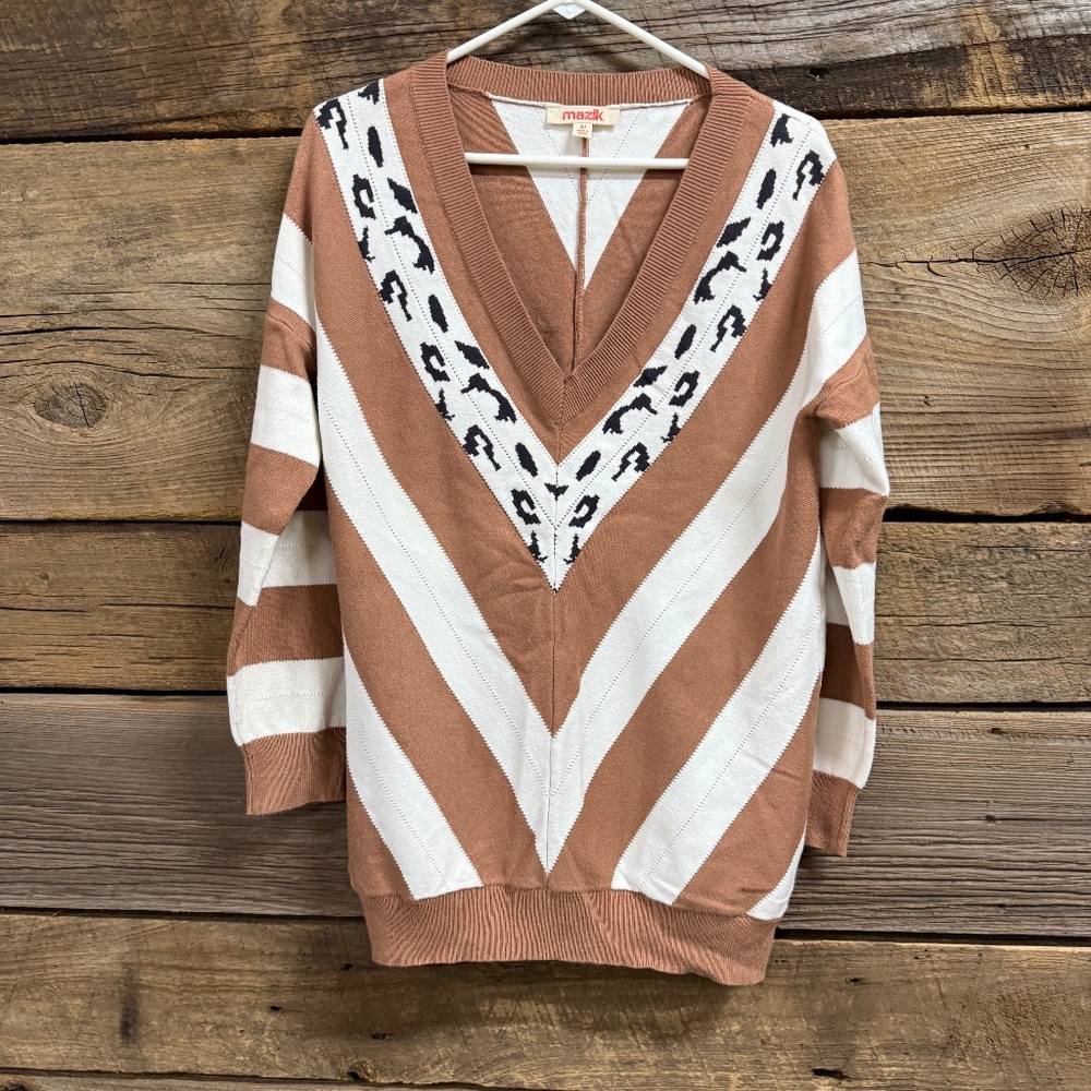Mazik Vneck chevron sweater, tan/white, animal print inset, Med